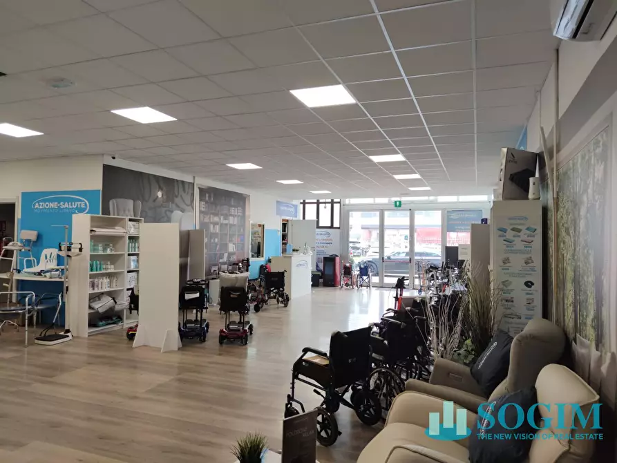 Immagine 1 di Locale commerciale in affitto  in Via Bruno Buozzi 21 a Liscate
