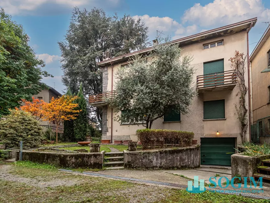 Immagine 5 di Villa in vendita  in via Camillo Benso di Cavour 9 a Mariano Comense