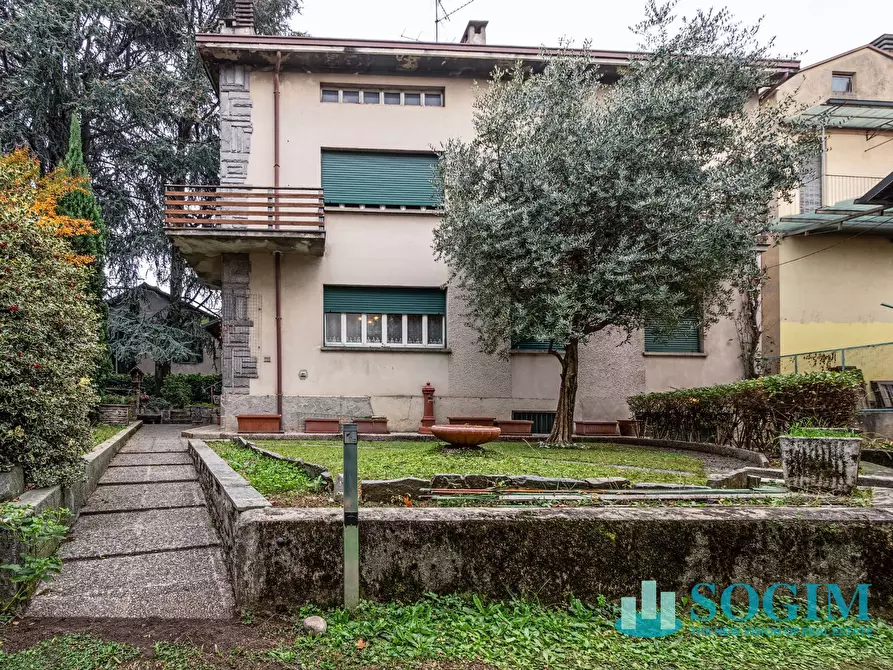 Immagine 7 di Villa in vendita  in via Camillo Benso di Cavour 9 a Mariano Comense