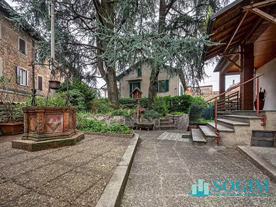 Immagine 8 di Villa in vendita  in via Camillo Benso di Cavour 9 a Mariano Comense