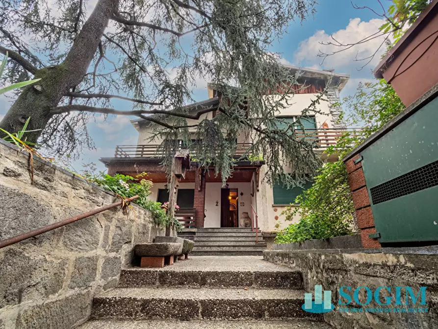 Immagine 2 di Villa in vendita  in via Camillo Benso di Cavour 9 a Mariano Comense