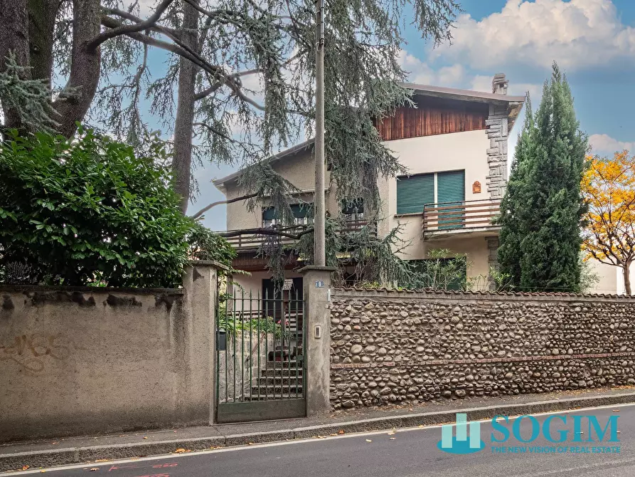 Immagine 4 di Villa in vendita  in via Camillo Benso di Cavour 9 a Mariano Comense