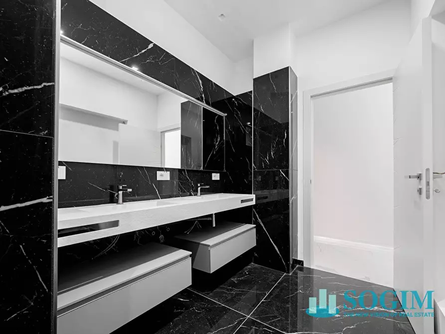 Immagine 6 di Appartamento in affitto  in Piazza Guido Grimoldi a Como