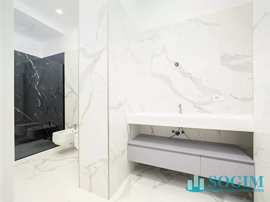 Immagine 8 di Appartamento in affitto  in Piazza Guido Grimoldi a Como