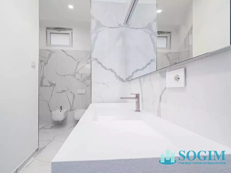 Immagine 14 di Appartamento in affitto  in Piazza Guido Grimoldi a Como