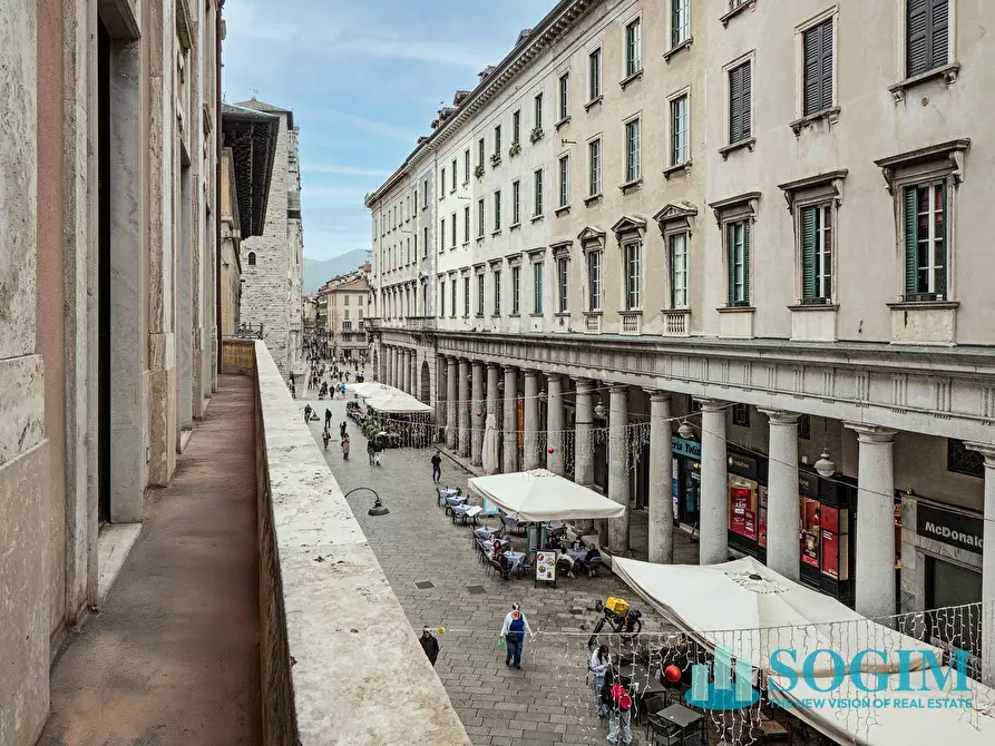 Immagine 19 di Appartamento in affitto  in Piazza Guido Grimoldi a Como