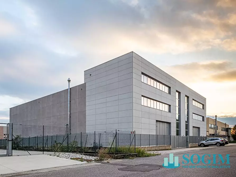 Immagine 1 di Capannone industriale in vendita  in Via Parravicini a Albavilla