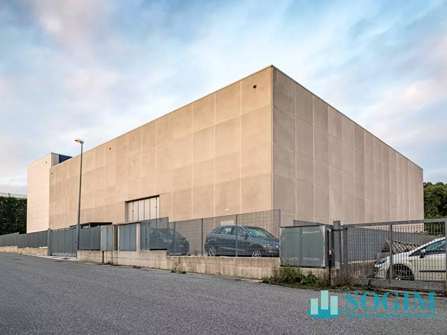 Immagine 3 di Capannone industriale in vendita  in Via Parravicini a Albavilla