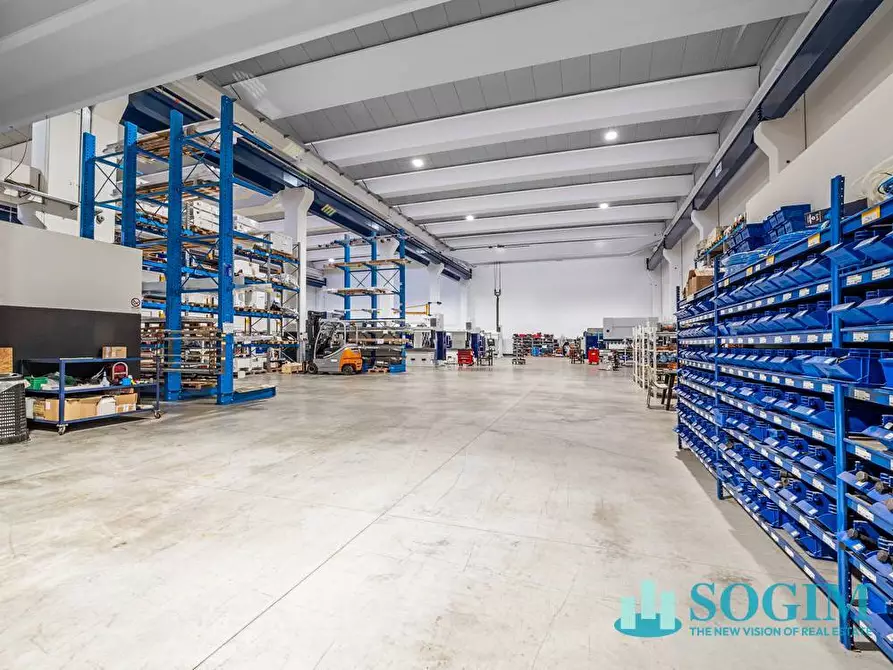 Immagine 5 di Capannone industriale in vendita  in Via Parravicini a Albavilla