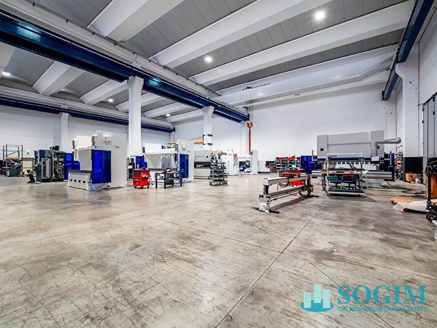 Immagine 6 di Capannone industriale in vendita  in Via Parravicini a Albavilla