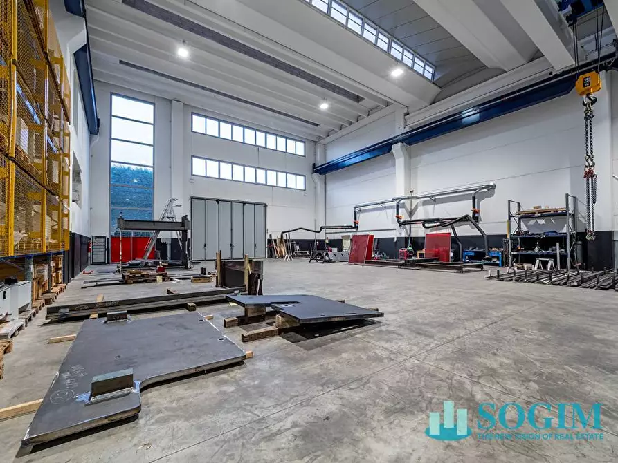 Immagine 10 di Capannone industriale in vendita  in Via Parravicini a Albavilla