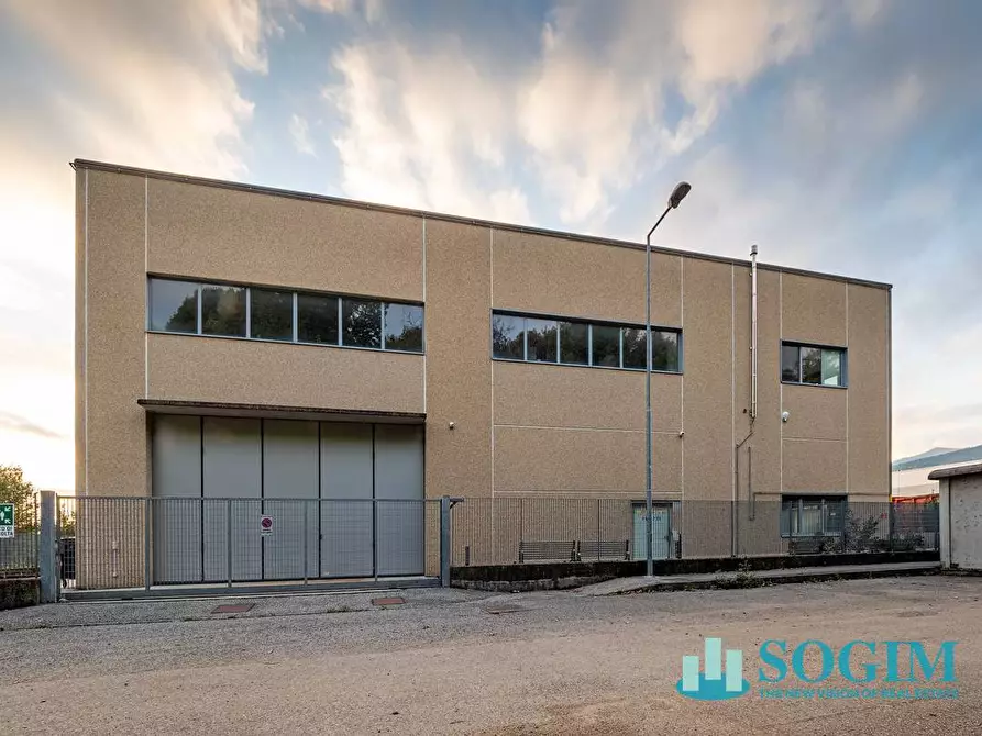 Immagine 3 di Capannone industriale in vendita  in Via Parravicini a Albavilla