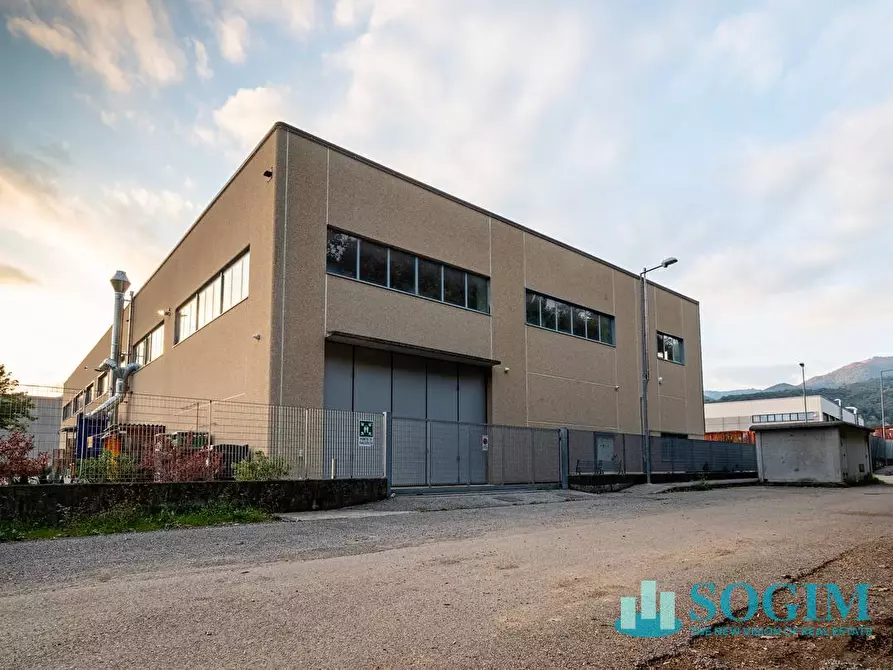 Immagine 4 di Capannone industriale in vendita  in Via Parravicini a Albavilla