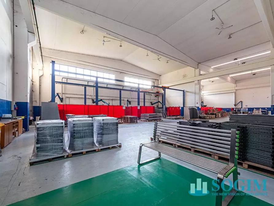 Immagine 5 di Capannone industriale in vendita  in Via Parravicini a Albavilla