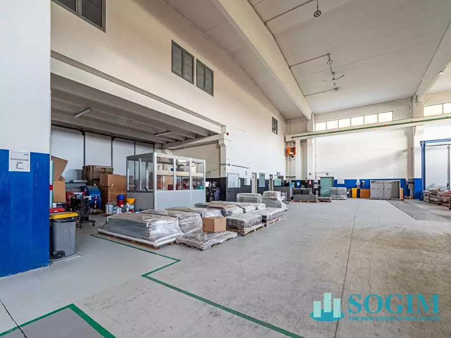 Immagine 9 di Capannone industriale in vendita  in Via Parravicini a Albavilla