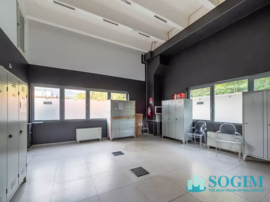 Immagine 10 di Capannone industriale in vendita  in Via Parravicini a Albavilla