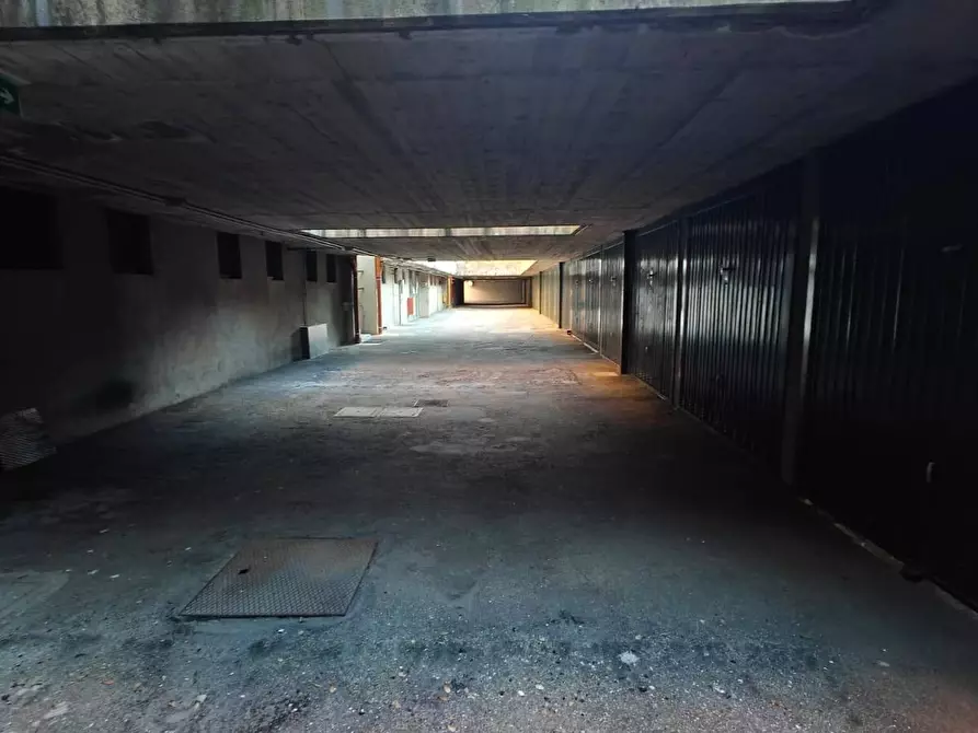 Immagine 5 di Box auto in vendita  in via Ferrara 96 a Sesto San Giovanni