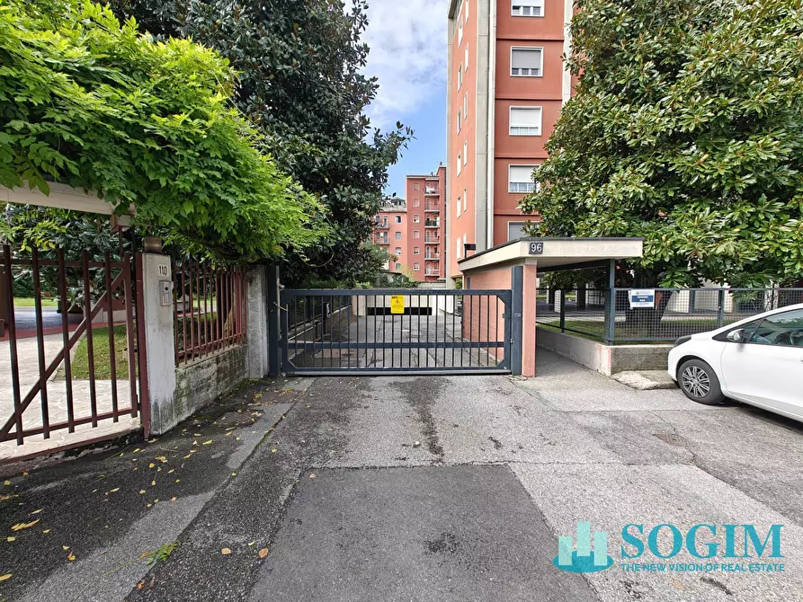 Immagine 8 di Box auto in vendita  in via Ferrara 96 a Sesto San Giovanni