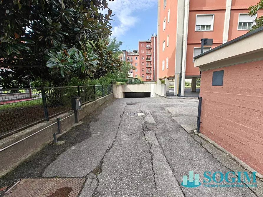 Immagine 9 di Box auto in vendita  in via Ferrara 96 a Sesto San Giovanni