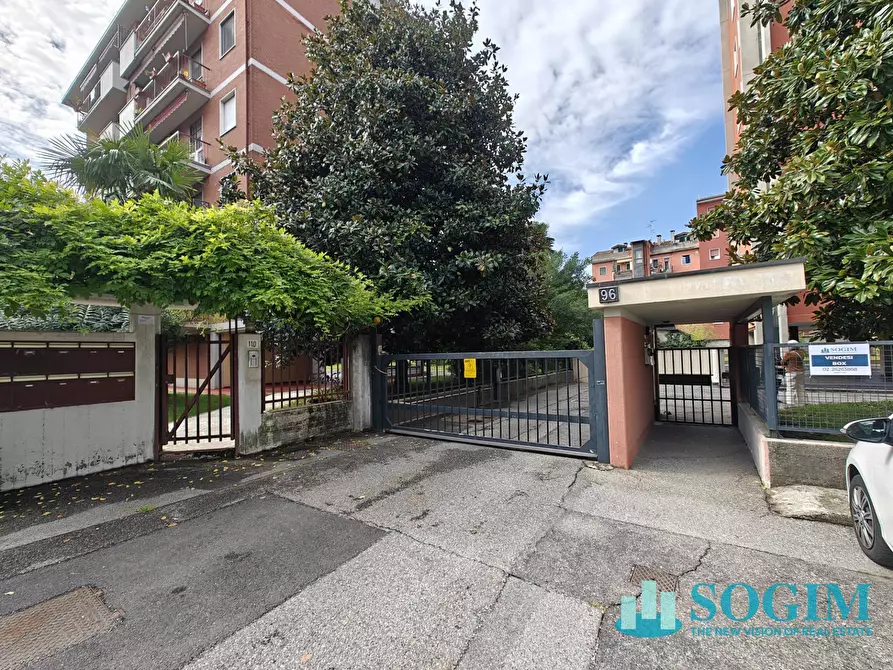 Immagine 10 di Box auto in vendita  in via Ferrara 96 a Sesto San Giovanni