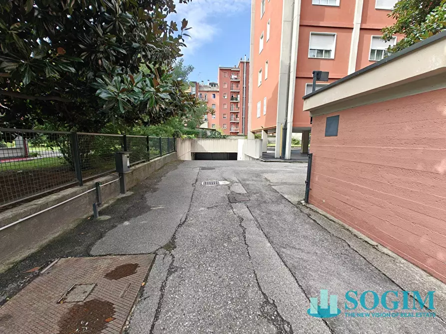 Immagine 11 di Box auto in vendita  in via Ferrara 96 a Sesto San Giovanni