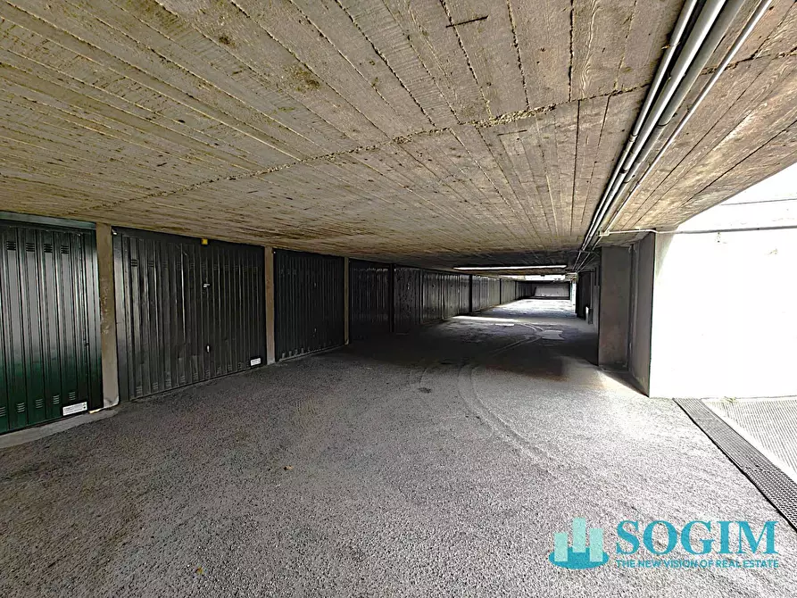 Immagine 13 di Box auto in vendita  in via Ferrara 96 a Sesto San Giovanni