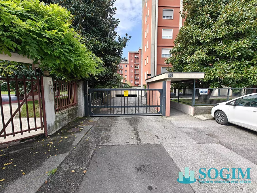 Immagine 14 di Box auto in vendita  in via Ferrara 96 a Sesto San Giovanni