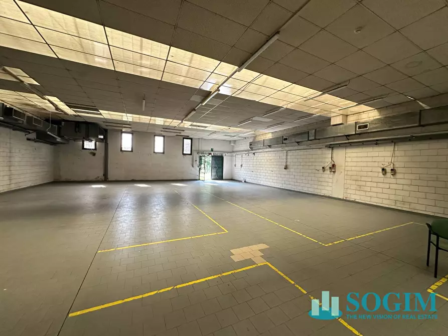 Immagine 2 di Capannone industriale in vendita  in Via Matteotti a Paderno D'adda