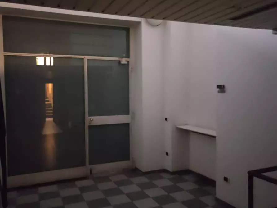 Immagine 9 di Negozio in affitto  in Via Pace 23 a Milano