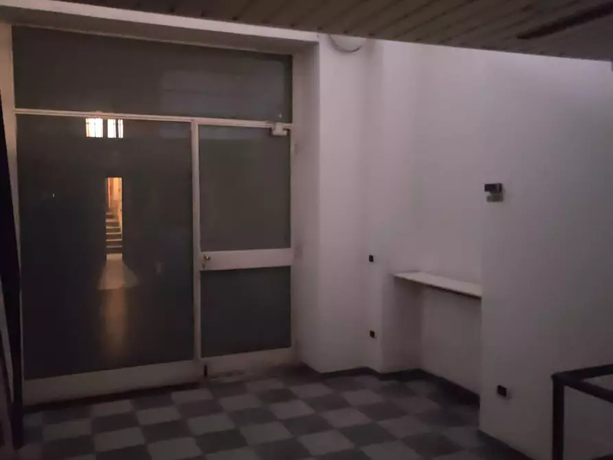 Immagine 10 di Negozio in affitto  in Via Pace 23 a Milano