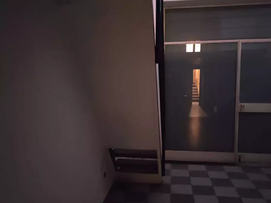 Immagine 11 di Negozio in affitto  in Via Pace 23 a Milano