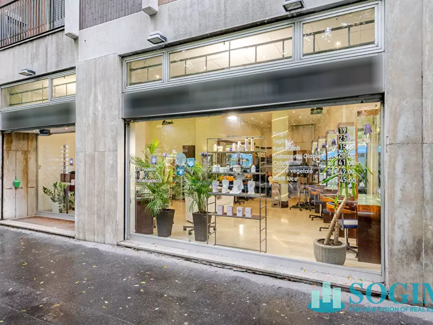 Immagine 12 di Negozio in vendita  in Viale Corsica 42 a Milano