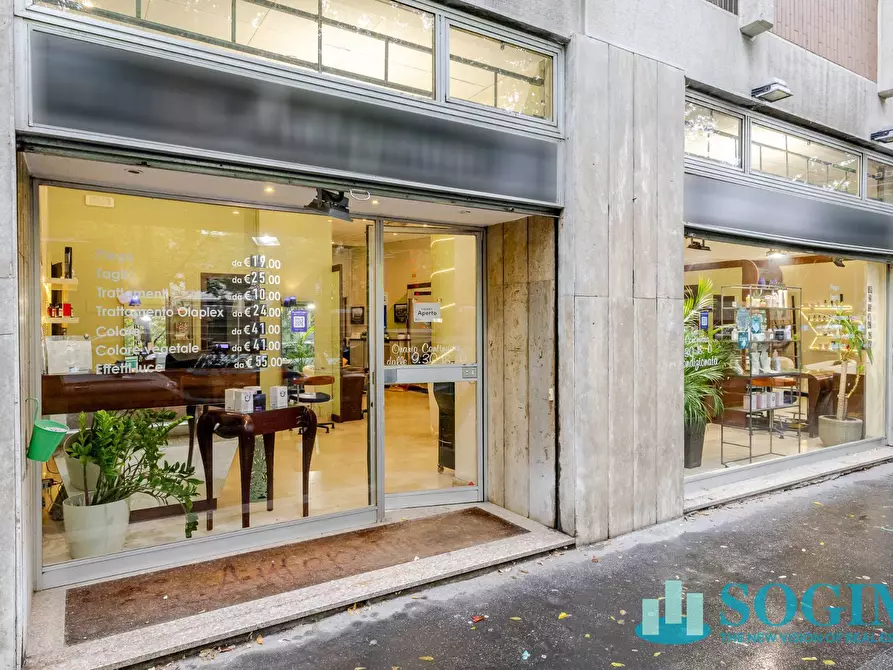 Immagine 13 di Negozio in vendita  in Viale Corsica 42 a Milano