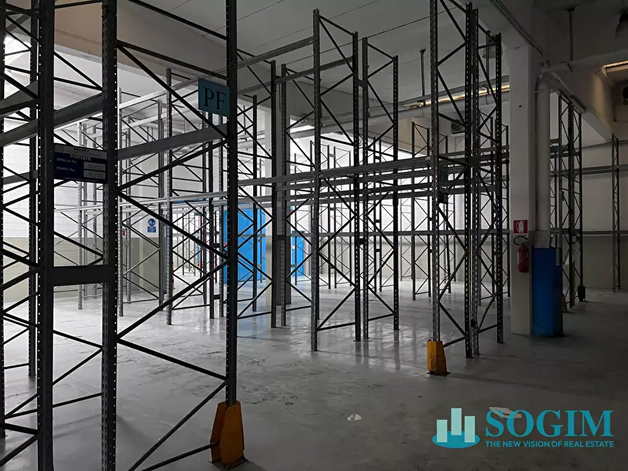 Immagine 3 di Capannone industriale in affitto  in via Volta 23 a Settimo Milanese