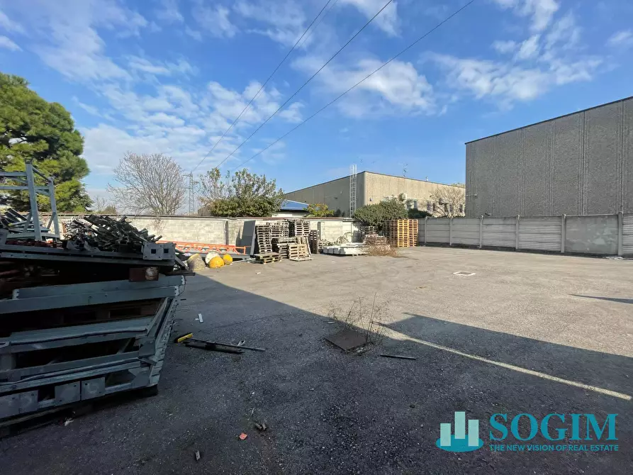 Immagine 14 di Capannone industriale in affitto  in via cassanese a Segrate