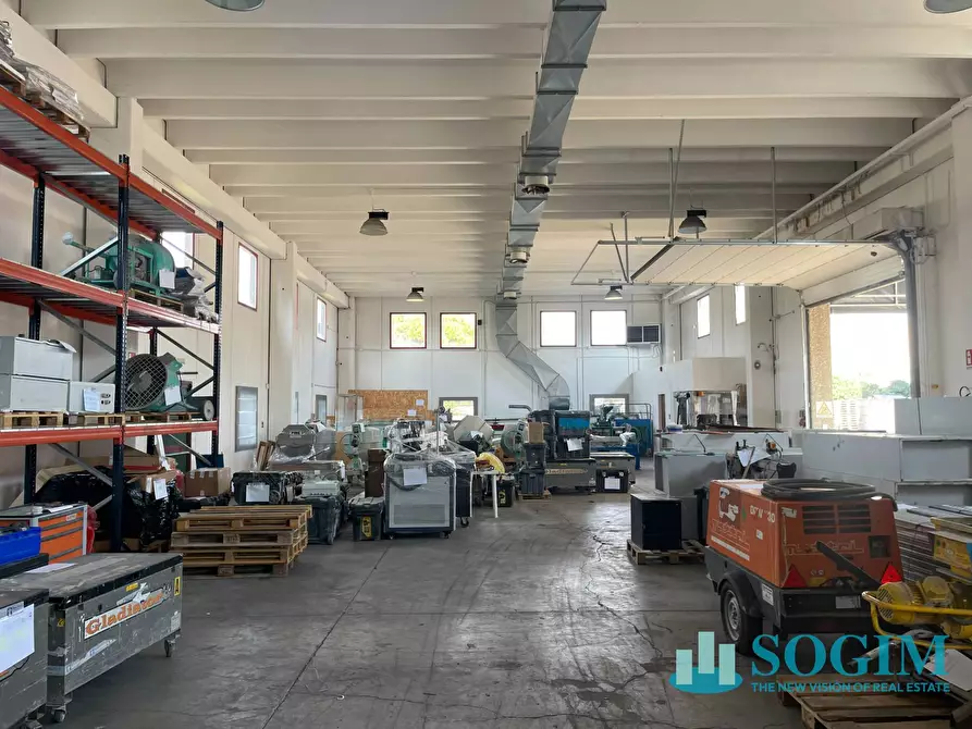Immagine 1 di Capannone industriale in affitto  in via cassanese a Segrate