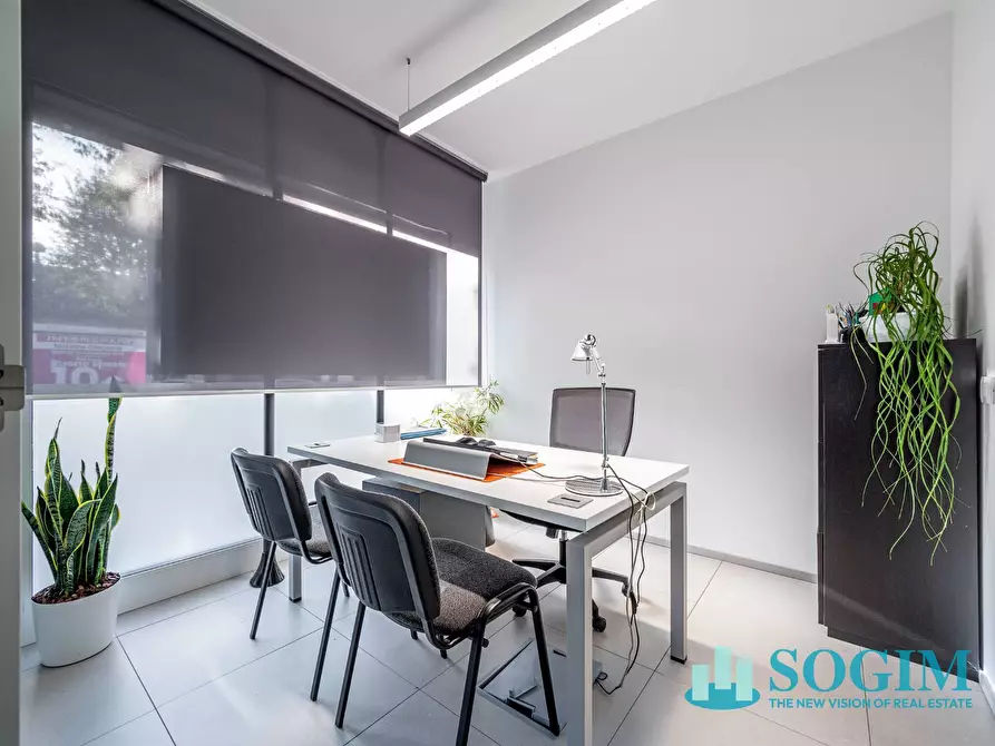 Immagine 5 di Negozio in vendita  in via Piave 25 a Mariano Comense