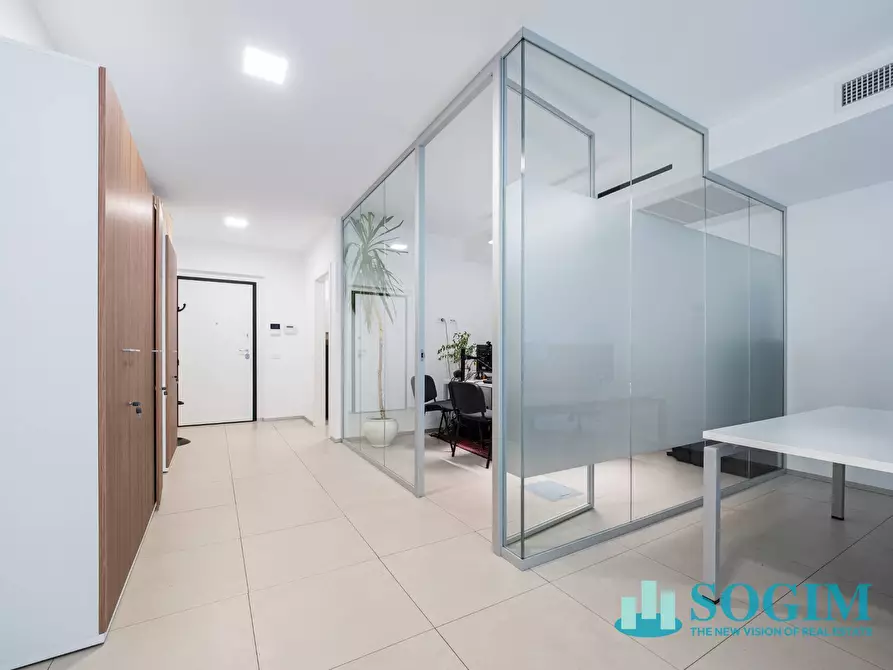 Immagine 3 di Negozio in vendita  in via Piave 25 a Mariano Comense