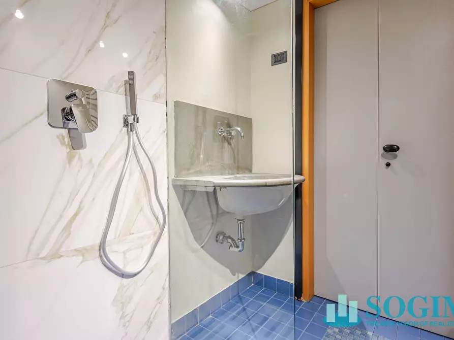 Immagine 16 di Appartamento in vendita  in via Washington 9 a Milano