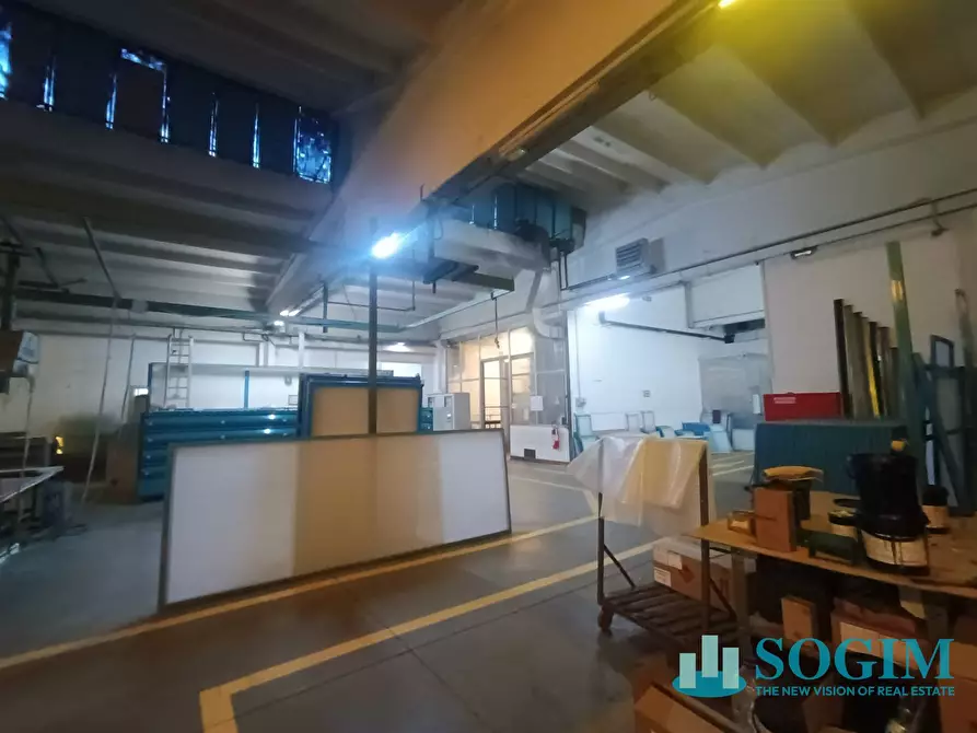 Immagine 1 di Capannone industriale in vendita  in Via Regina 115 a Fino Mornasco