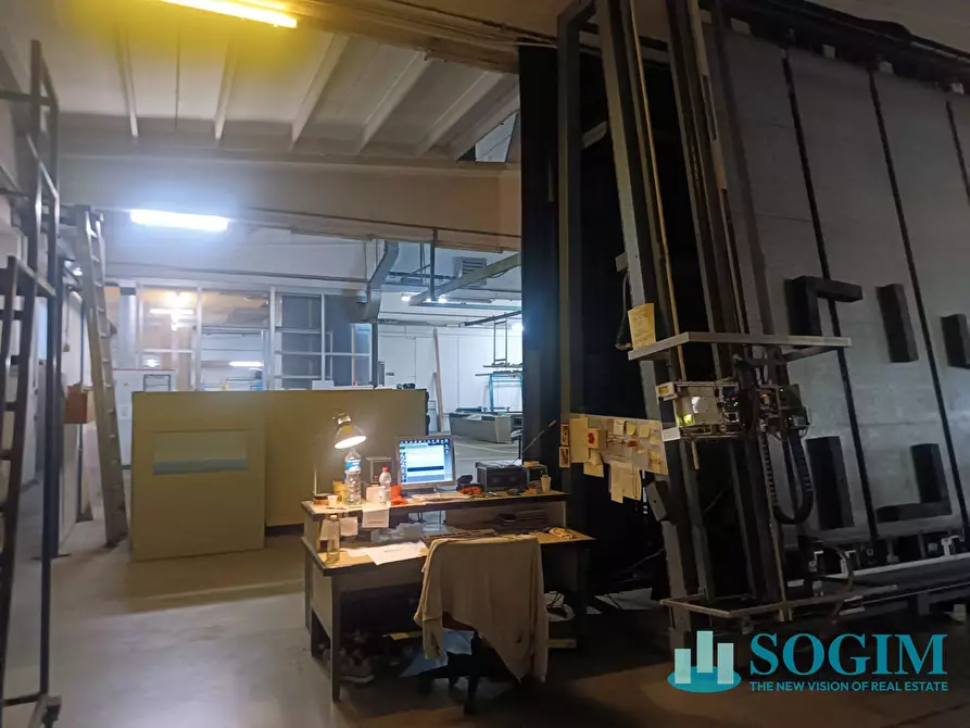 Immagine 2 di Capannone industriale in vendita  in Via Regina 115 a Fino Mornasco