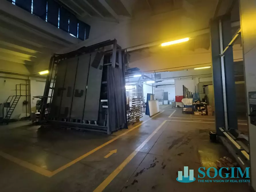 Immagine 4 di Capannone industriale in vendita  in Via Regina 115 a Fino Mornasco