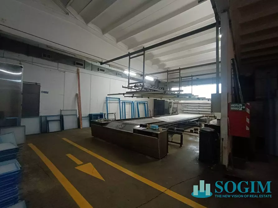 Immagine 10 di Capannone industriale in vendita  in Via Regina 115 a Fino Mornasco