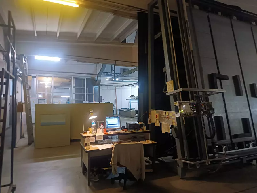 Immagine 15 di Capannone industriale in vendita  in Via Regina 115 a Fino Mornasco