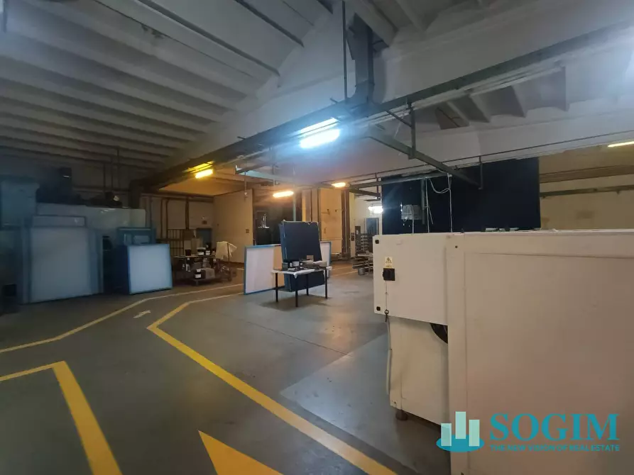 Immagine 1 di Capannone industriale in vendita  in Via Regina 115 a Fino Mornasco