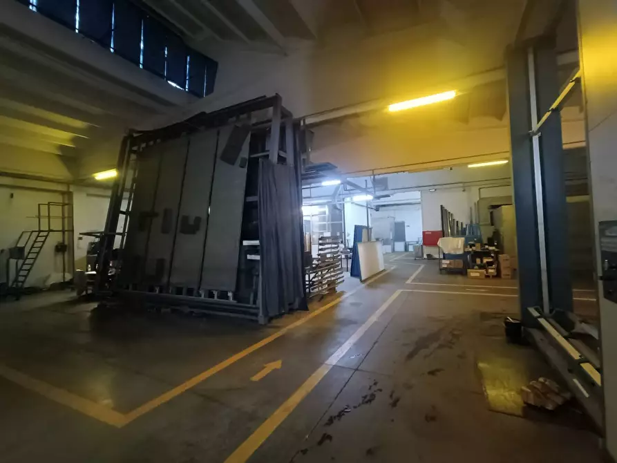 Immagine 17 di Capannone industriale in vendita  in Via Regina 115 a Fino Mornasco