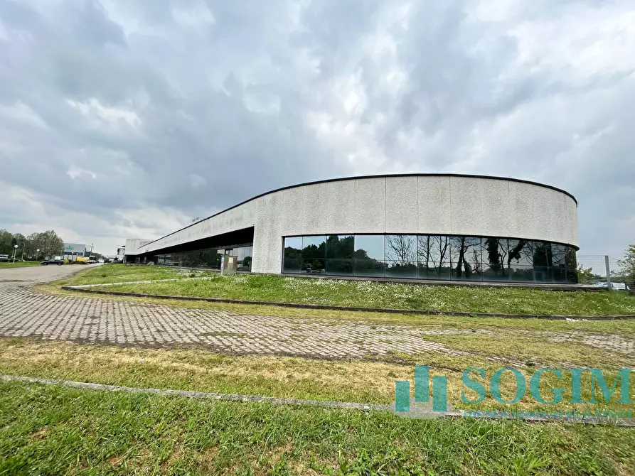 Immagine 8 di Locale commerciale in affitto  in via europa 30 a Cusago