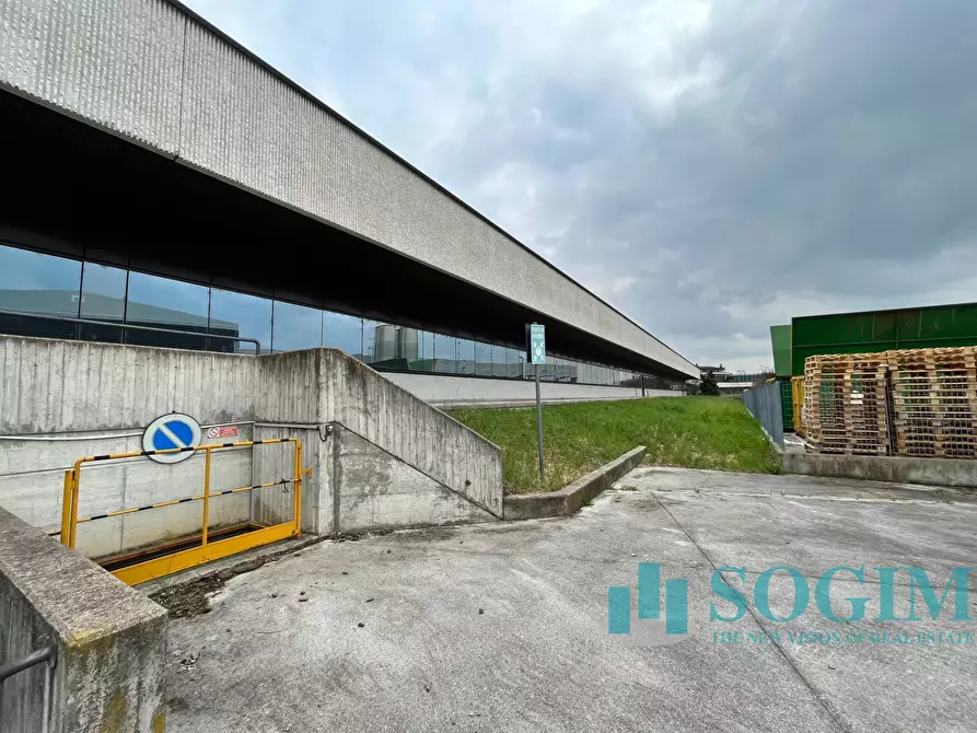 Immagine 12 di Locale commerciale in affitto  in via europa 30 a Cusago