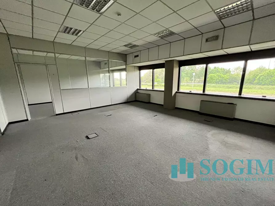 Immagine 19 di Locale commerciale in affitto  in via europa 30 a Cusago