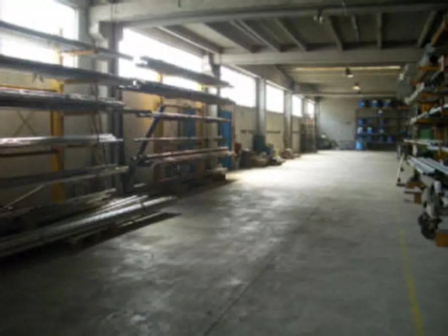 Immagine 4 di Capannone industriale in vendita  in Via Leonardo da Vinci a Trezzano Sul Naviglio